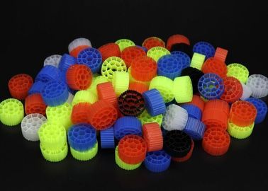 acheter Filtres MBBR de couleur blanche et noire avec du matériau vierge HDPE pour le traitement des eaux usées online manufacture