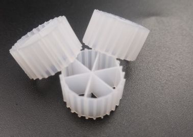 acheter Traitement des eaux usées MBBR Filtre de médias 0,96 - 0,98g/Cm3 Densité avec technologie A/O de réservoir anaérobie de couleur blanche online manufacture