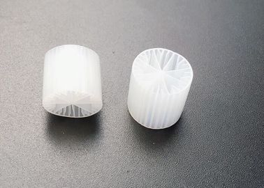 acheter Couleur blanche MBBR Filtre de médias Vierge Matériau HDPE 15*15mm Taille Biomédias Pour étang de poisson online manufacture