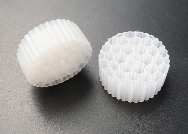 acheter Chine médias de traitement biologique des eaux usées en tant que produits de remplissage de filtration de l'eau pour étang online manufacture