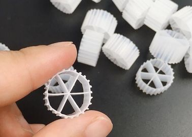 acheter Les médias de filtration des cellules biologiques de l' étang de koi sont en plastique, les médias biologiques sont à 6 trous, de couleur blanche et en HDPE vierge. online manufacture