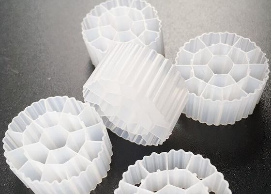 acheter MBBR en plastique Biomédias HDPE K3 Filtres aquaponiques 500 m2/m3 fda matériau sûr Biopipe boules de cellules biologiques online manufacture