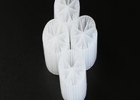 Médias de filtrage en plastique du HDPE MBBR de Vierge avec la bonne superficie et la couleur blanche