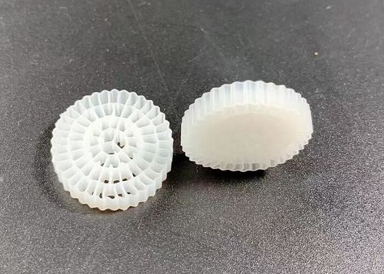 acheter Filtre biologique porteur en HDPE Mbbr pour les lits suspendus de la pisciculture 25x4MM online manufacture