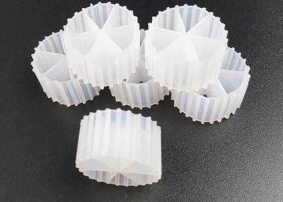 Supports filtrants flottants en plastique pour l'aquaculture