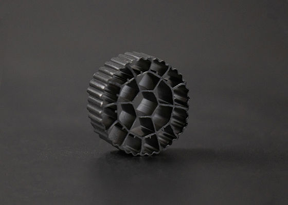 Matériau vierge HDPE MBBR Filtre médias Biofiltre 25mm X12mm Taille 600 m2/m3 Surface