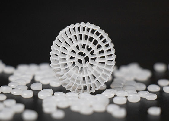 Le réacteur à biofilm en HDPE de couleur blanche se déplace rapidement