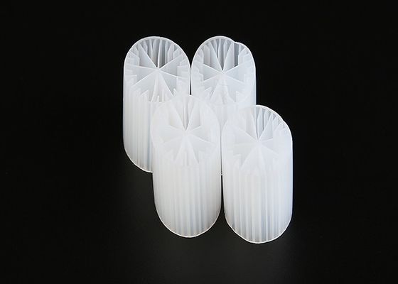 Médias de filtrage en plastique du HDPE MBBR de Vierge avec la bonne superficie et la couleur blanche