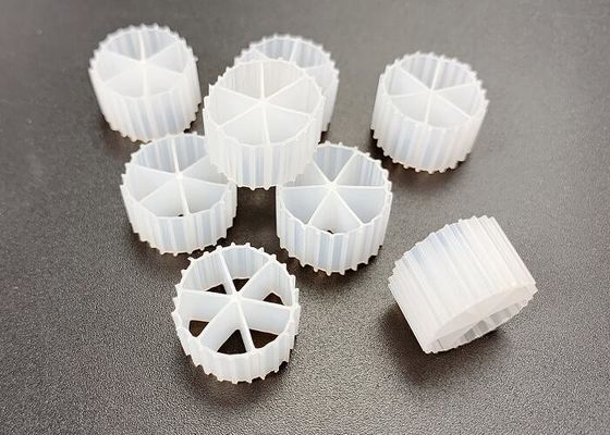 Couleur blanche FDA Matériau HDPE sécurisé Lit mobile Biofilm Réacteur Durée de vie 15 ans