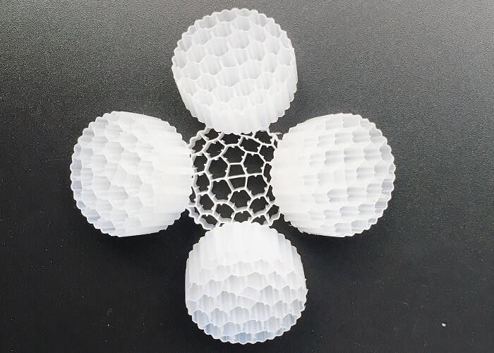 Biotube à cellules actives MBBR Filtre en plastique Média Blanc Couleur 800 m2/m3