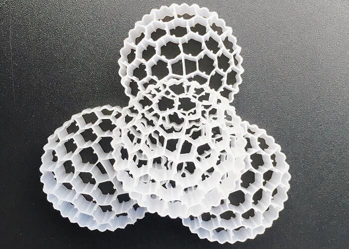 Biotube à cellules actives MBBR Filtre en plastique Média Blanc Couleur 800 m2/m3