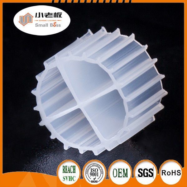 Populaire 11*7mm de couleur blanche et de matériau vierge HDPE MBBR bio boules pour les aquariums