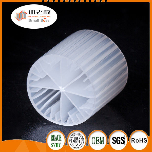 Taille 15*15 mm avec couleur blanche et matériau vierge HDPE MBBR médias filtrants pour réservoir anaérobie