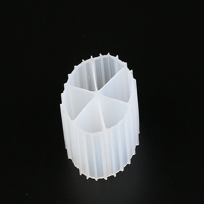 Les médias de filtration des cellules biologiques de l' étang de koi sont en plastique, les médias biologiques sont à 6 trous, de couleur blanche et en HDPE vierge.