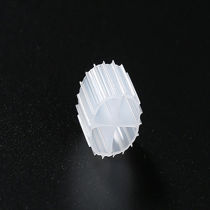 Porteur de biofilm à haut rendement MBBR Filtreur 11 mm x 7 mm Taille et couleur blanche