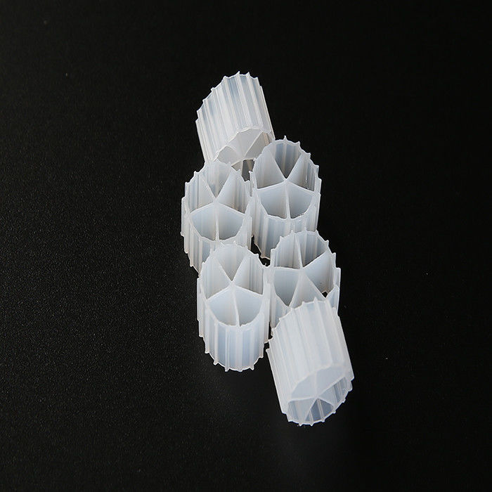 Filtreur en plastique blanc à haute activité biologique HDPE pour étang de poissons