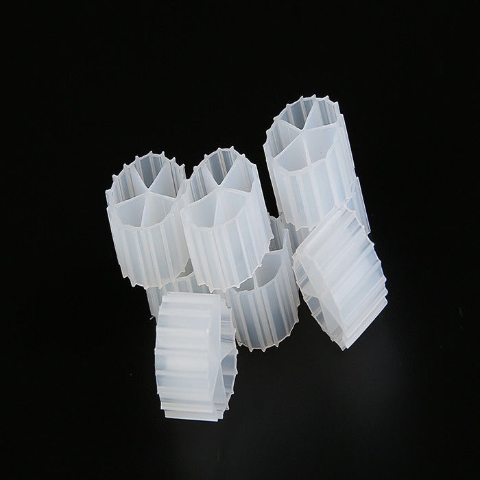Filtres flottants de couleur blanche avec du matériel vierge HDPE pour le traitement des eaux usées