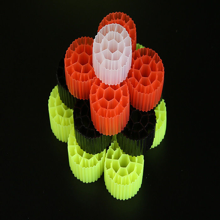 Rode / jaune plastique MBBR Bio Media K1 500 m2/m3 Surface avec couleur blanche