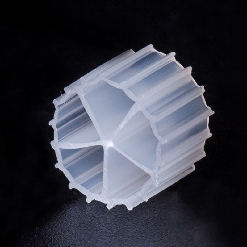 10*7mm MBBR Filtre médias Vierge matériau HDPE Blanc couleur Biomédias pour le traitement de l'eau