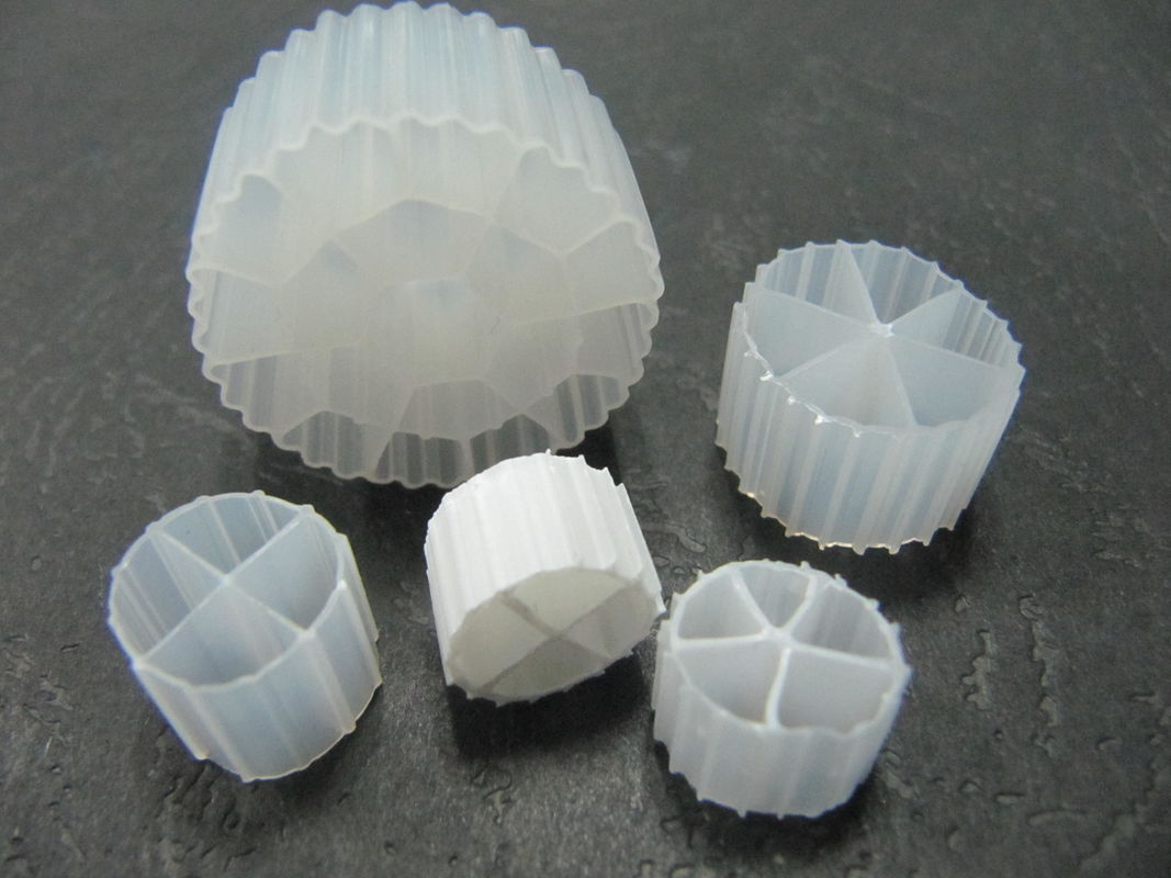 MBBR Biofiltre avec couleur blanche et matériau vierge HDPE pour les eaux usées