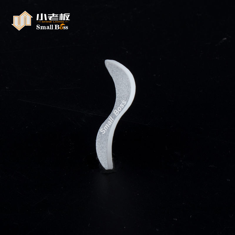 Porteur MBBR en forme de S de 30*1,1 mm pour une élimination optimale de l'ammoniac et des nitrites lors de la filtration en aquaculture