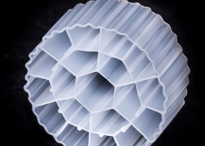 K3 Matériau HDPE de couleur blanche MBBR Filtre médias de traitement de l'eau Bio Cel Pour étang