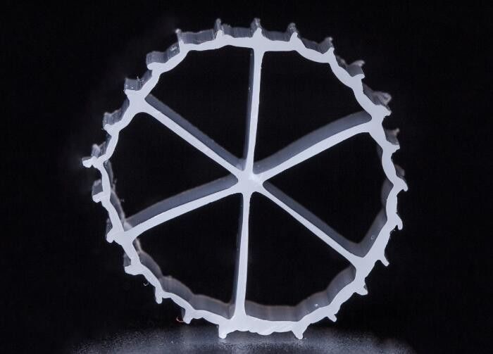 16*10mm Taille MBBR Filtre avec matériau vierge HDPE et formation rapide de biofilm porteur