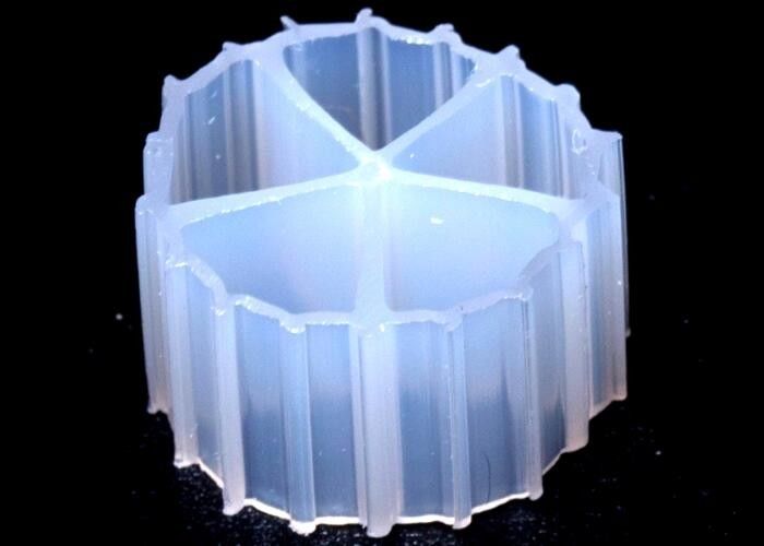 Couleur blanche MBBR Biomédias avec matériau vierge HDPE Filtre aquarium Traitement des eaux usées