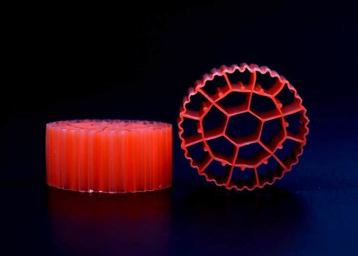 Matériel de filtrage pour étang de poisson de couleur rouge en HDPE vierge K3 Matériel de filtrage en plastique