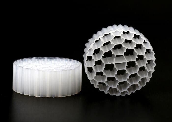 Réacteur de biofilm de lit mobile MBBR Porteur Bio Balls pour le traitement chimique de l'eau