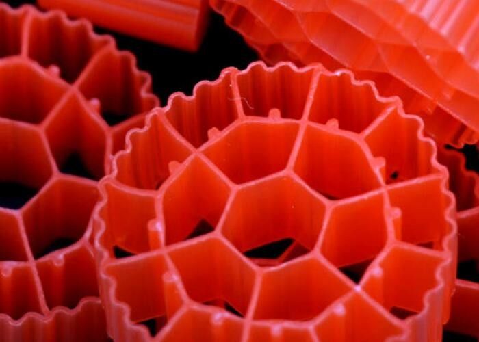 MBBR Biofiltre avec couleur blanche et matériau vierge HDPE pour les eaux usées