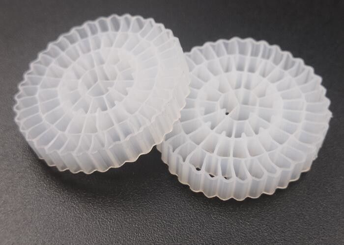 Matériau vierge HDPE MBBR Bio Media K5 Couleur blanche avec taille 25*4mm Pour l'équipement IFAS