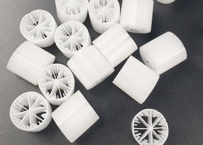 Éco-friendly traitement de l'eau dans un réservoir anaérobie MBBR Bio Media 15*15 mm Grande surface