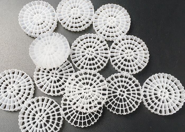Biomasse de l'étang Porteur K3 Mbbr Médias pour la filtration biologique 25*4mm biopipe IFAS traitement de l'eau couleur blanche HDPE