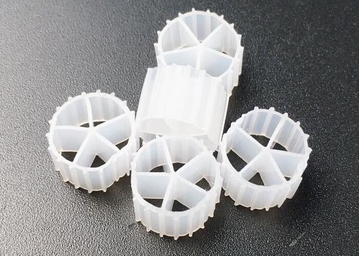 Bioballs d'élevage de poissons Biofiltre blanc couleur 10*7 mm Filtre flottant 100% Biofiltre en HDPE vierge