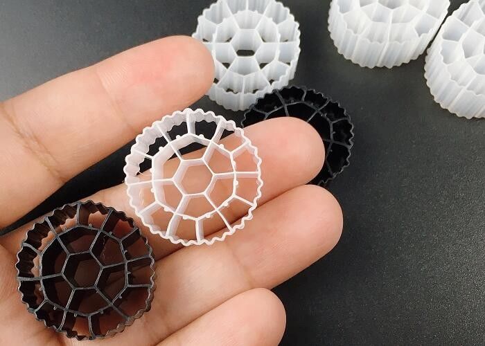 Biopipe de couleur blanche Moyen de filtration biologique fiable Mbbr pour le traitement des eaux usées