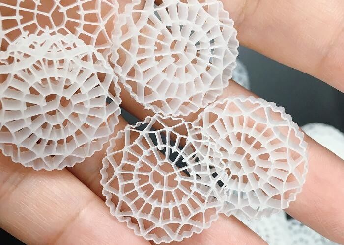 Économiser de l'espace Biopipes MBBR Fliter Media PE63 Pour le traitement des eaux usées / RAS Avec technologie A2/O de couleur blanche