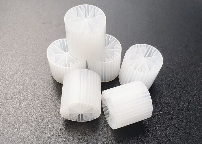 Réacteur de lit mobile 15*15 mm MBBR traitement de l'eau Biomédias pour réservoir anaérobie