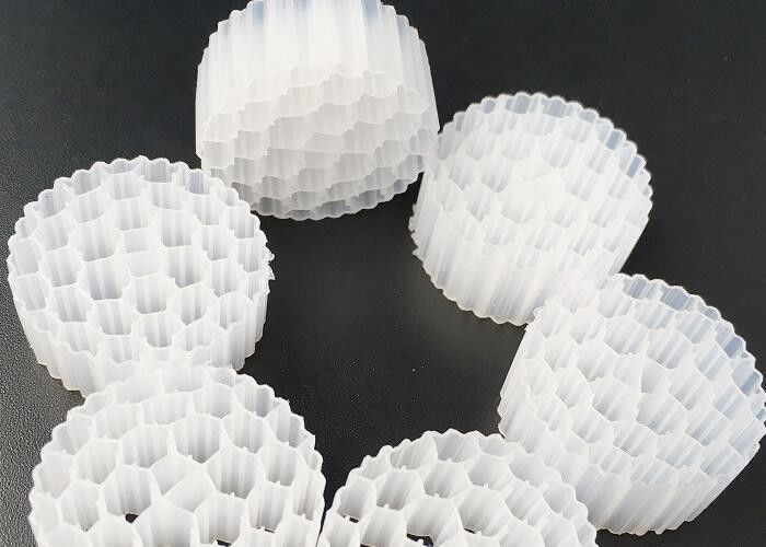Plastique Bio MBBR traitement de l'eau FAB / Filtre à goutte à goutte emballage support flottant 25*12mm