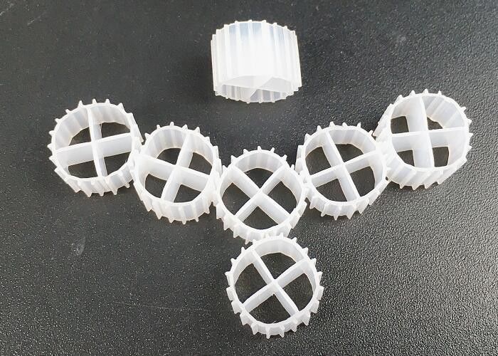 Porteur de biofilm MBBR à couleur blanche avec super décarburation et matériau vierge HDPE