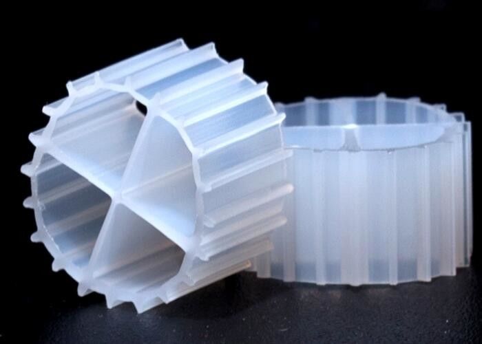 Porteur de biofilm MBBR à couleur blanche avec super décarburation et matériau vierge HDPE