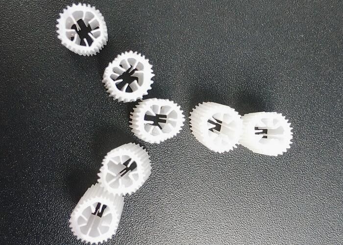 MBBR Biomédias de taille lourde 5*10 mm Matériau HIPS vierge en plastique MBBR Filtre médias