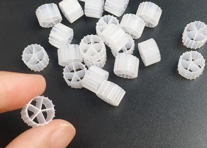 Filtreur en HDPE vierge blanc à 5 trous Longue durée de vie Taille 10 mm x 7 mm