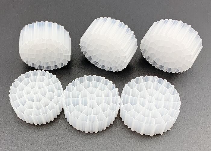 Média de filtrage PE37 de couleur blanche HDPE K1 pour améliorer la qualité de l'eau