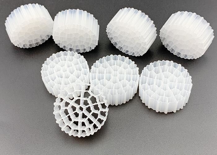 Média de filtrage PE37 de couleur blanche HDPE K1 pour améliorer la qualité de l'eau