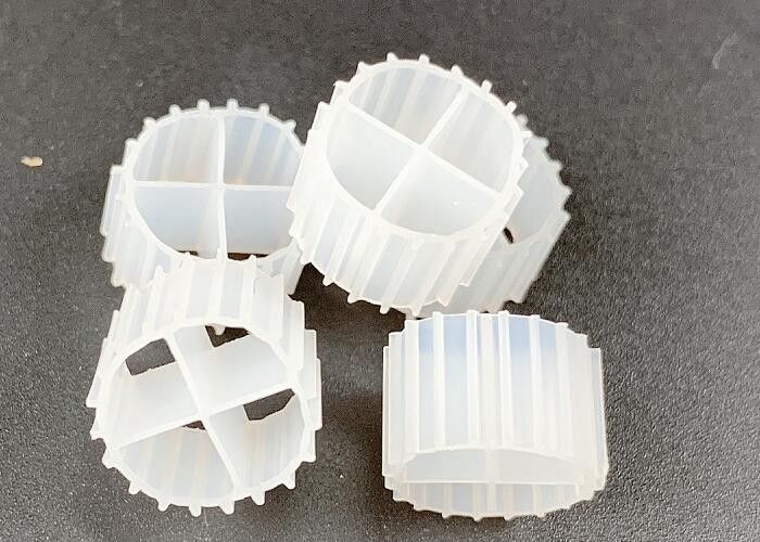 Porteur de biofilm MBBR à couleur blanche avec super décarburation et matériau vierge HDPE