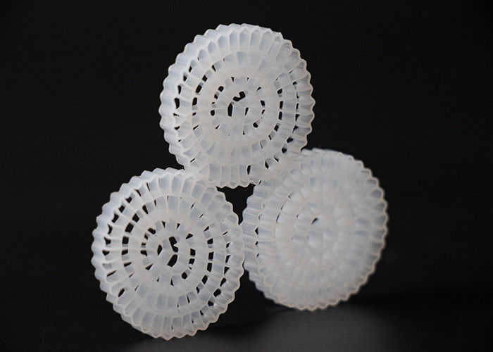 Matériau vierge HDPE MBBR Biomédia Couleur blanche Et taille 25*4mm Haute surface MBBR