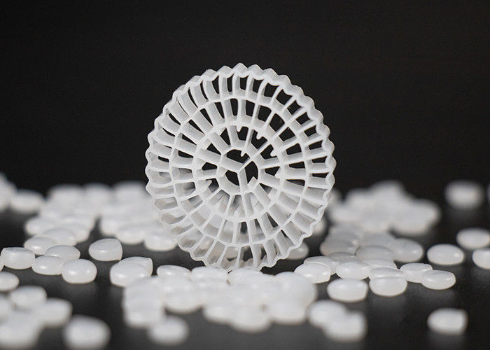Le réacteur à biofilm en HDPE de couleur blanche se déplace rapidement