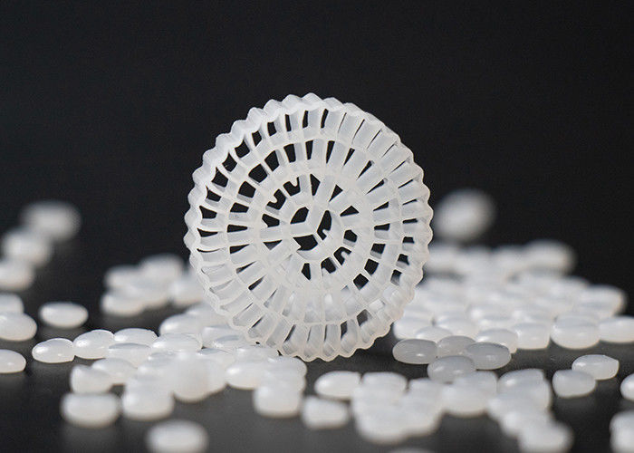 Le réacteur à biofilm en HDPE de couleur blanche se déplace rapidement