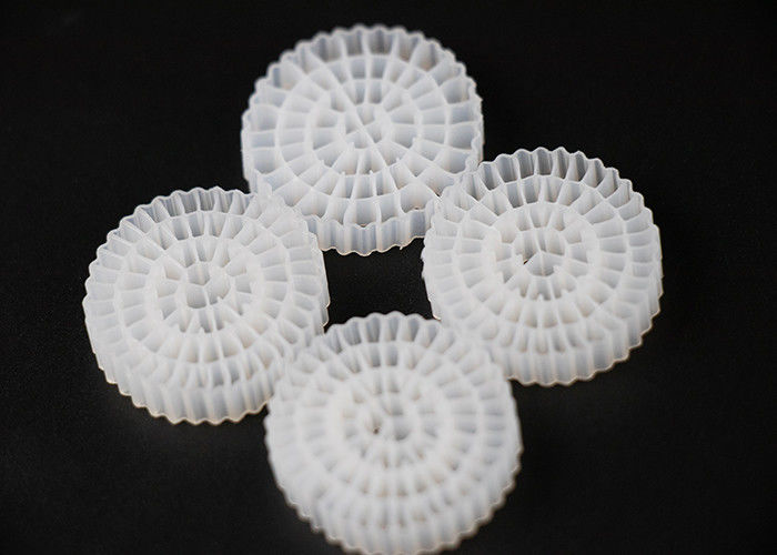 Médias de filtrage MBBR en plastique vierge HDPE RAS avec une bonne surface